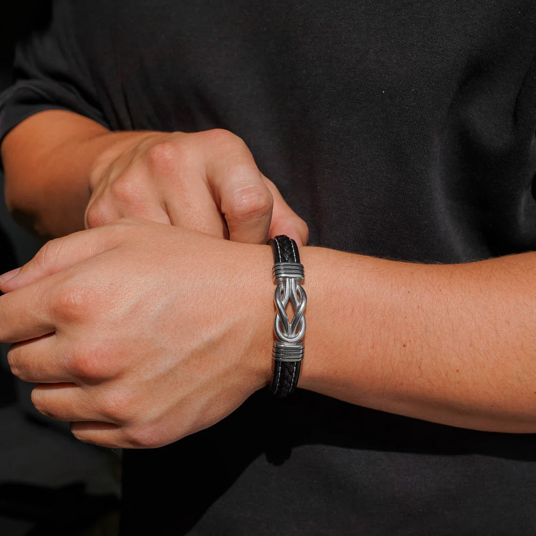 „Für meinen Sohn“ – Unendlicher Knotenarmband